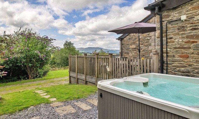 Eglwysbach Cottage | Finest Retreats | Buzzards View