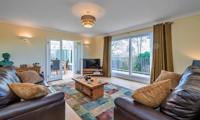 Dyserth House | Finest Retreats - Cesail Y Mynydd