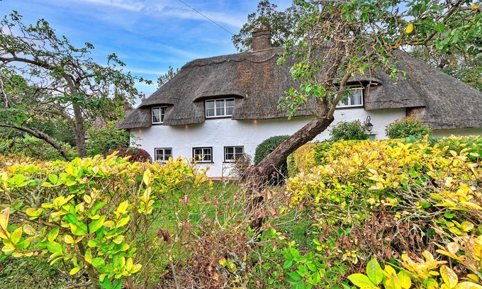 Roxton Cottage | Finest Retreats | Chocolate Box Cottage