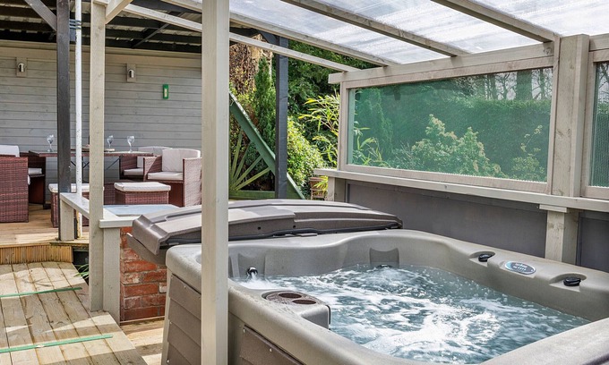Craven Arms Cottage | Finest Retreats | Garden Lodge