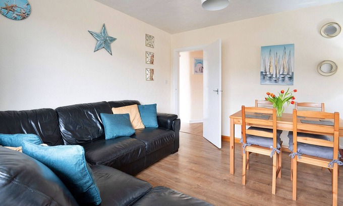 Kinmel Bay Cottage | Finest Retreats - Llys Llewellyn