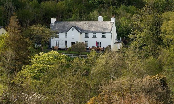 West Down Cottage | Finest Retreats | Lower Aylescott Farmhouse