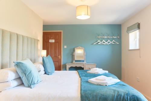 Dalbury Lees House | Finest Retreats - Meadow View