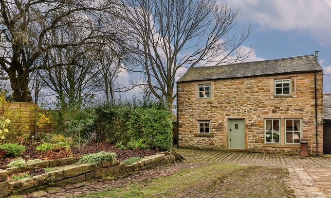 Blackburn Cottage | Finest Retreats | Middle Warble Stables