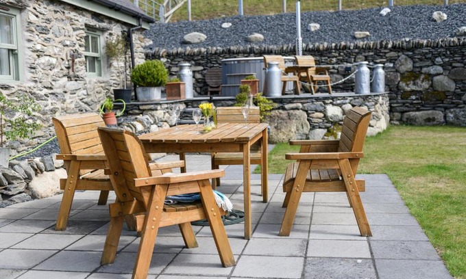 Llandrillo House | Finest Retreats - Moelis Granary - Luxury Cottage with Hot Tub