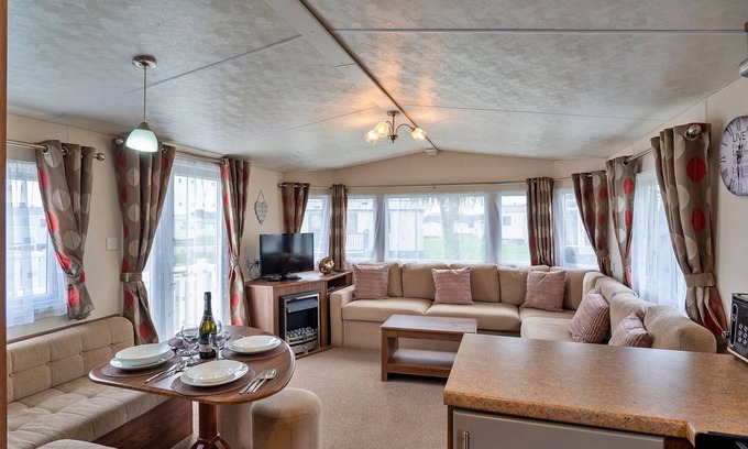 Helston Ski Chalet | Finest Retreats | Phoenix Retreat