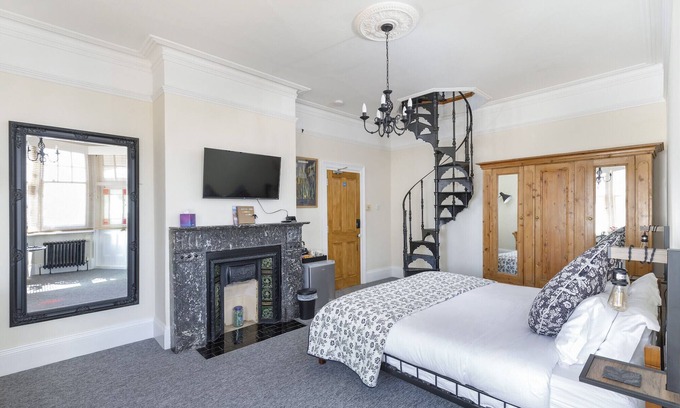 Kemptown Apartment | Finest Retreats | Pittodrie Guest House - Apartment 6