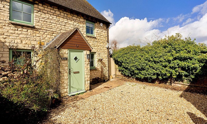 Enstone Cottage | Finest Retreats | Primrose Corner