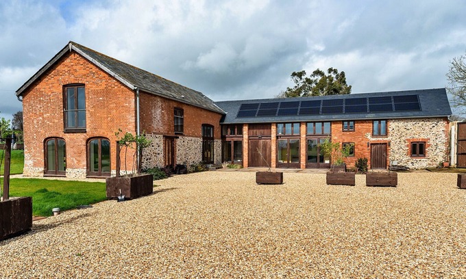 Westcott House | Finest Retreats | Shoots Barn