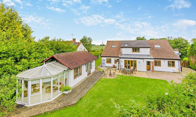 Horseheath House | Finest Retreats - The House at No. 47