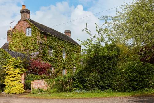 Dalbury Lees House | Finest Retreats - The Farmhouse