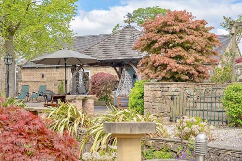 Holestone Moor House | Finest Retreats - The Potting Shed