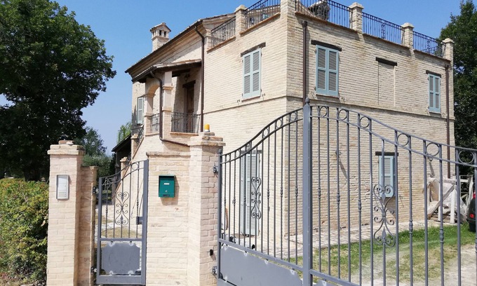 Montegiorgio House | Finestra sui Sibillini