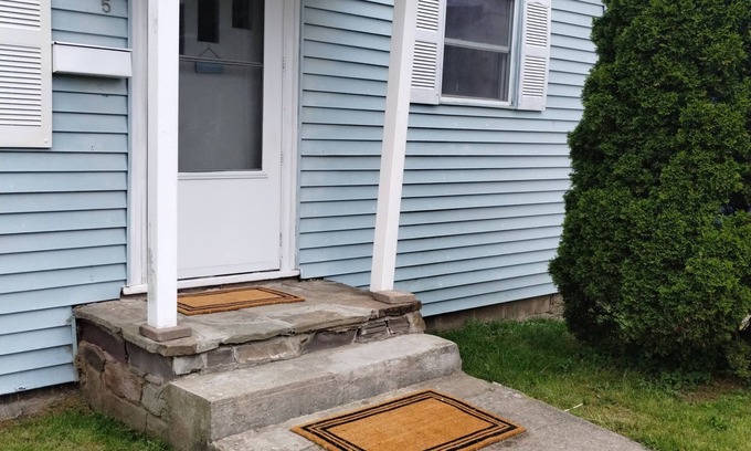 Painted Post House | Finger Lakes wine country! Minutes to all the fun! NASCAR! Corning Glass Museum!