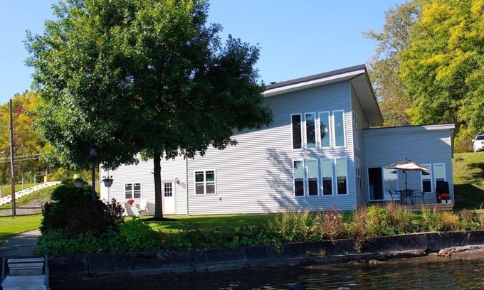 Auburn House | Fingerlakes Owasco Lake 4 Bedroom 125 feet of lake frontage