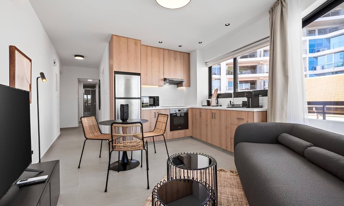 Larnaca Apartment | Finikoudes Marina View 201