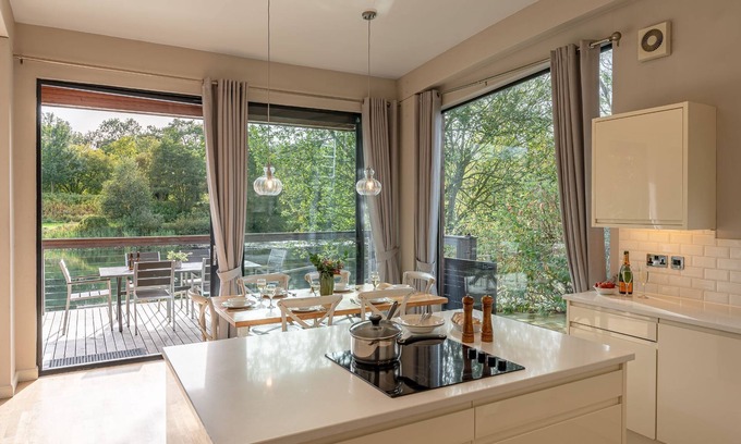 Richmond Cottage | Finley - a lodge that sleeps 6 guests in 3 bedrooms