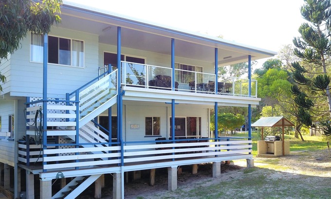 Happy Valley House | Fins - Happy Valley, Fraser Island - 5 Bedroom | 4 Bath | 2 Kitchen | Free WiFi