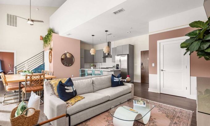West End Apartment | Fiora Loft by Vandy & Parthenon,