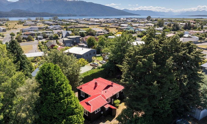 Te Anau House | Fiordland Hideaway - Te Anau Holiday Home