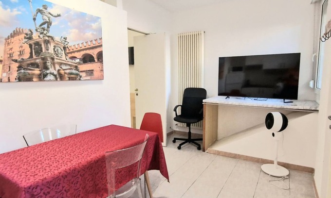 San Donato Apartment | Fiorilli 5 House - Fair District - Private Parking - Bike Storage