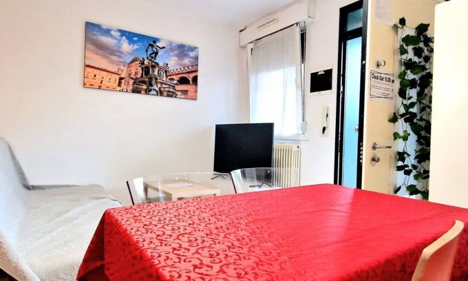 San Donato Apartment | Fiorilli House-Fiera District-Private Parking-Bicycle Storage