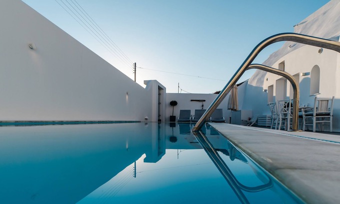 Karterados House | Fira-cave-sleeps 13-parking-pool-pet Friendly