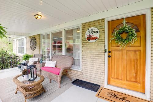 Weaverville House | Fire Pit and Game Room Family Home in Marshall