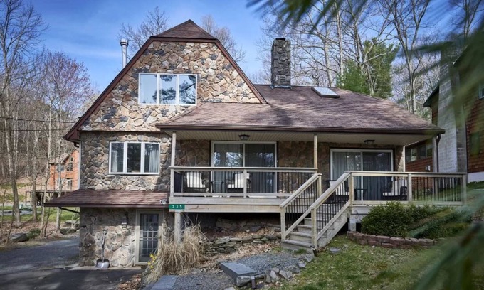 Lakeville House | Fire Pit, Babbling Brook, Poker & Foosball at this 3br+ home