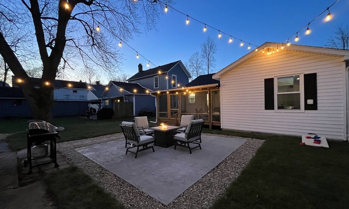 Loveland House | Fire Pit, Bike Trail, Restaurants, Kings Island, Work Desk, 3+ Night Discount
