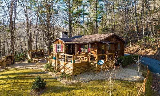 Cashiers Cabin | Fire Pit, Grill, & Views: Cashiers Getaway!