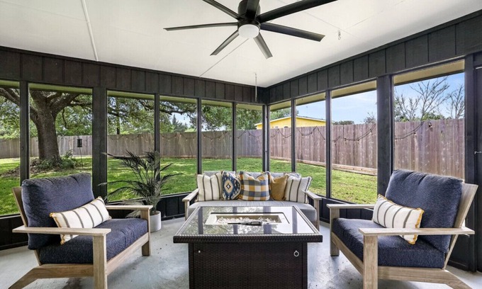 Fayetteville House | Fire Pits & S'mores|Secluded 7 miles to Round Top!