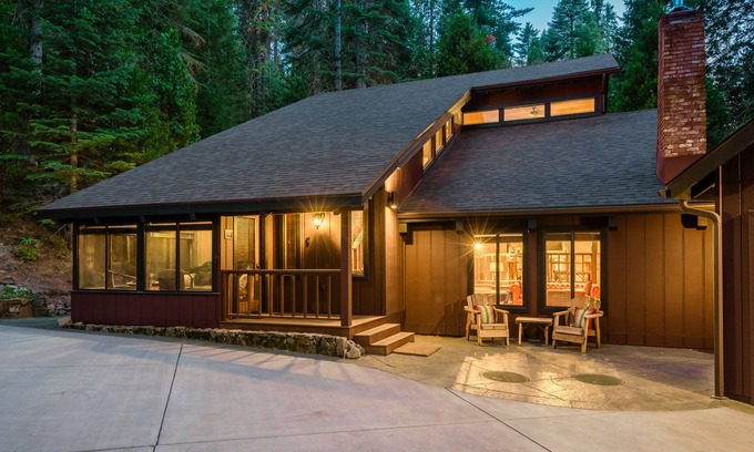 Fish Camp Cabin | Firefall Lodge - 2 miles from Yosemite National Park!
