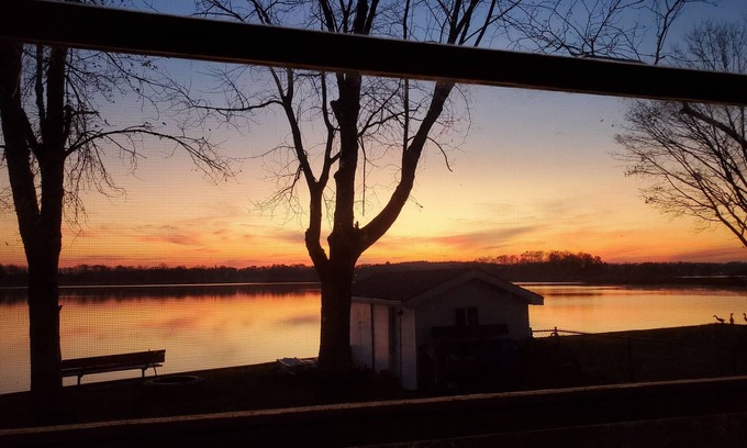 Hillsdale House | Firefly Cottage at Baw Beese Lake nHillsdale Michigan