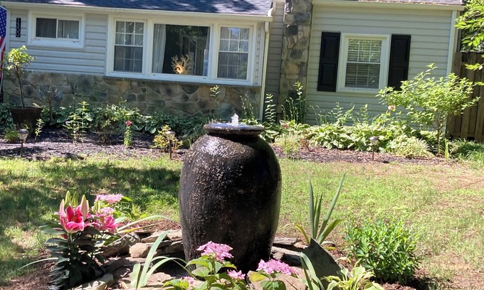 Cape Saint Claire Cottage | Firefly Cottage at the Cape, Community beach, Hot tub, USNA, Pets, Thanksgiving!