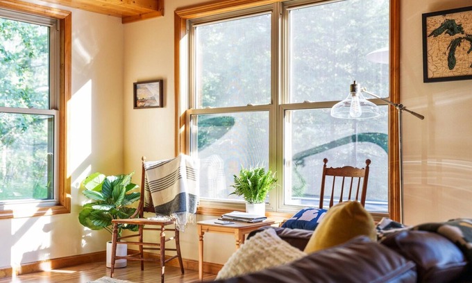 Mayfield Apartment | Firefly Lodge! Boardman River! Hot Tub! Woodstove!