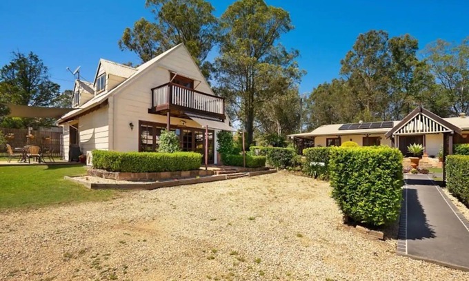 Firefly House | Firefly Resort: House & Cottage on 10 acres. BBQ deck, pool, tennis court, lawns