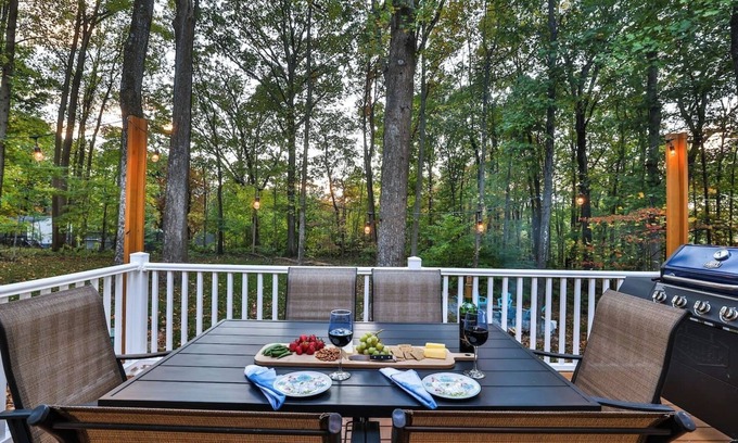 Millville House | Firepit BBQ Hot Tub King Full Kitchen SmartTV Pets