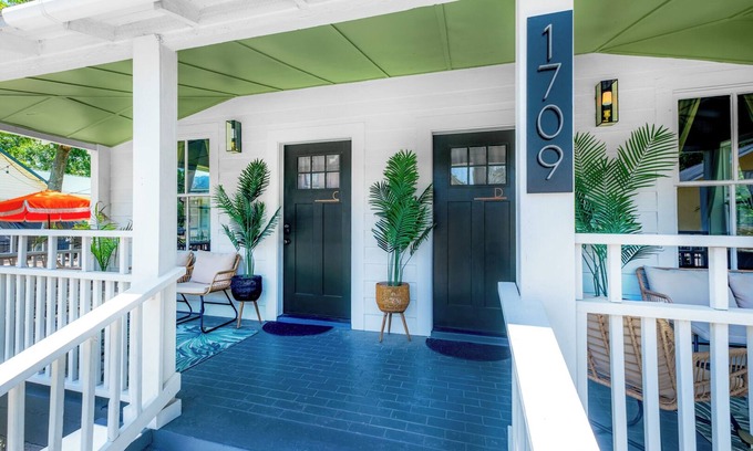 Ocean Springs House | Firepit,gated courtyard walk to everything