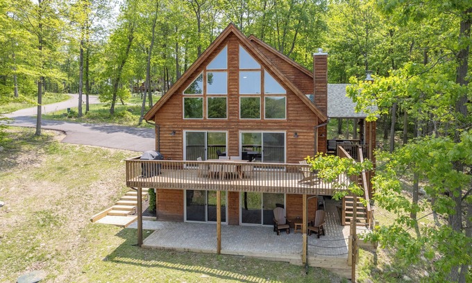 McHenry House | Fireplace Deck, Game Room & Mountain Vibes
