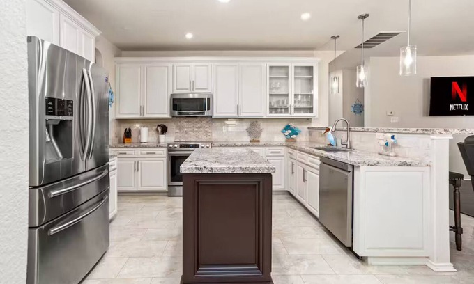 San Antonio House | Fireplace, Recliners, Large Rooms, Sleeps 12