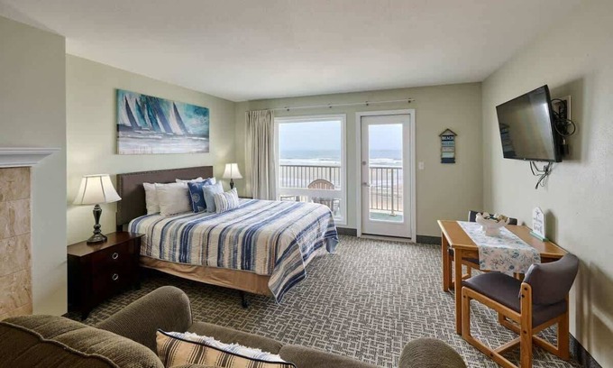 Logsden Condo | Fireplace Studio - Ground Level - Beach Access - Pool & Hot Tub!