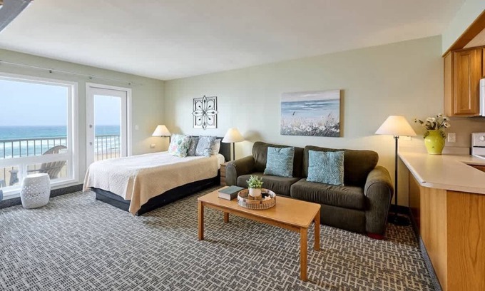 Logsden Condo | Fireplace Suite With King Bed! Kitchen, Wifi!