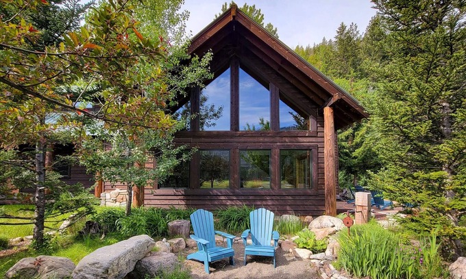 Mazama House | Fireside Lodge - spacious home in Mazama