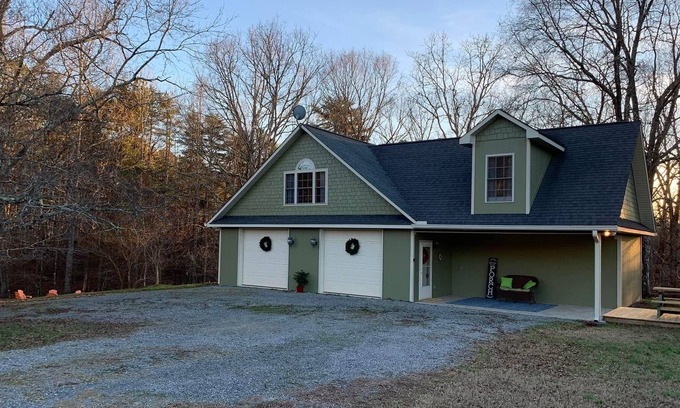 Mentone Cottage | Fireside Retreat 8 acres of open and wooded secluded land in beautiful mentone