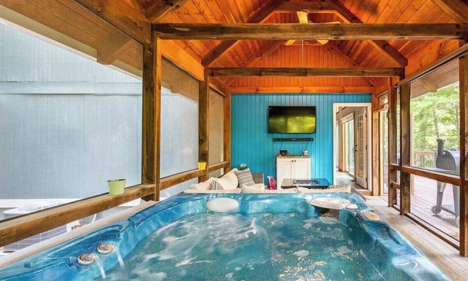 Old Fort House | Fireside Retreat in Gateway Nature Preserve