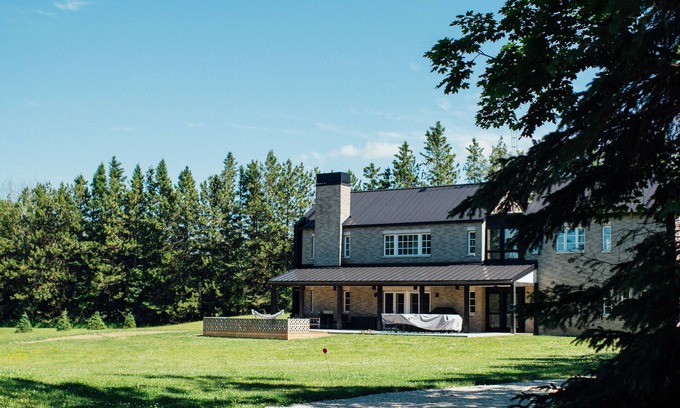 Singhampton Ski Chalet | FireSong-A stunning family friendly home