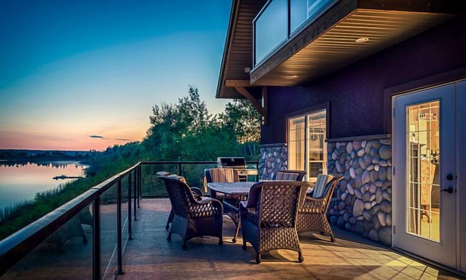 Fowler Lake House | FireSong Resort Village