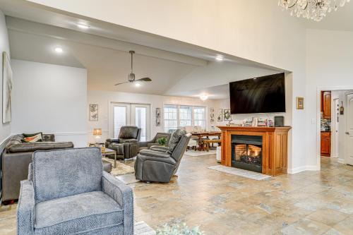 Heber Springs House | Firplace and Deck Riverfront Heber Springs Home