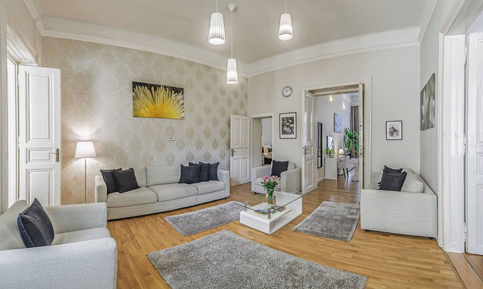 Erzsebetvaros Apartment | First Class Apartment - 160 sq.m, 4 Bedrooms + 4 Bathrooms, in centre